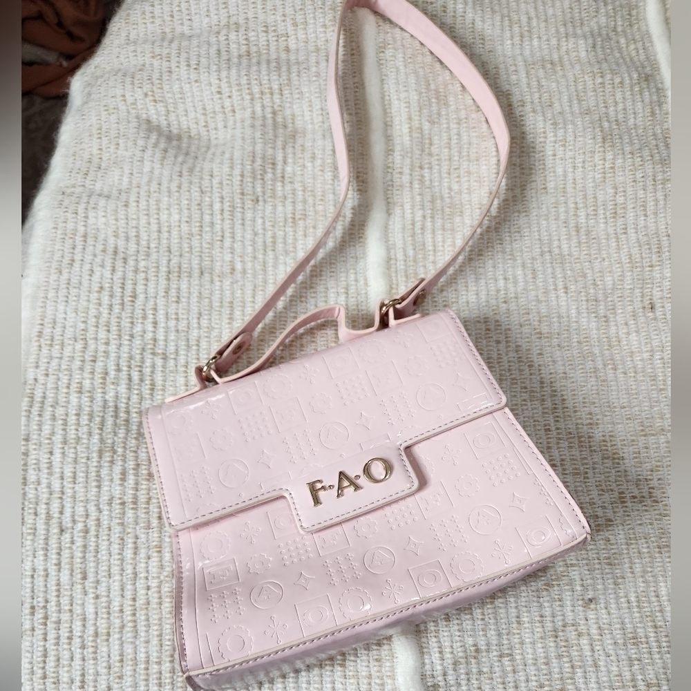 FAO Schwarz Glamour Pink Purse play pretend barbiecore gold lettering girls